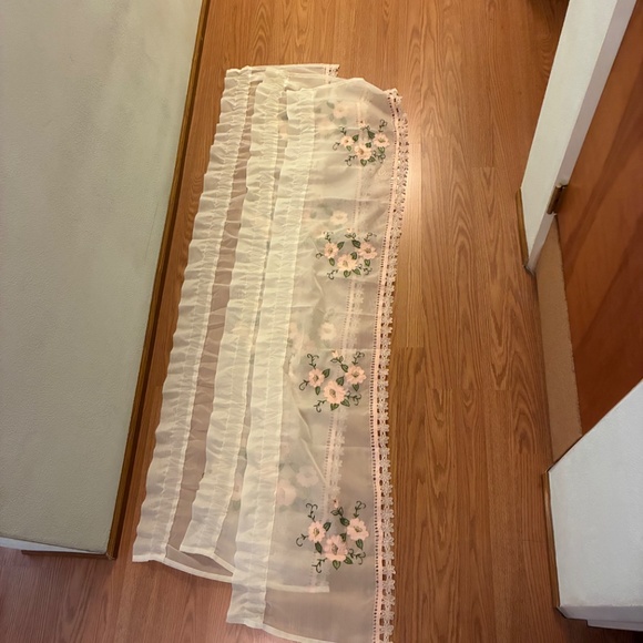 Vintage Curtains 8 Panels 3 Valences Ivory w/Peach and Green Flowers Poly EUC - Picture 4 of 10